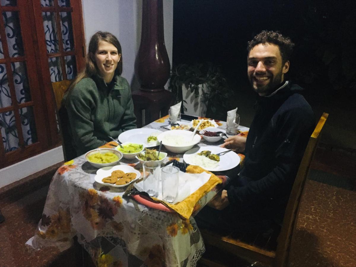 Malee Homestay Полонарува Екстериор снимка